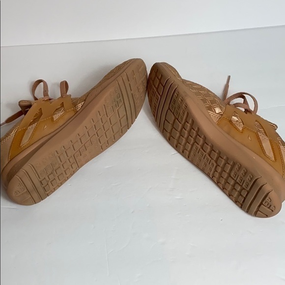 Fabletics Pink/Coral Colored Tennis Shoes - Picture 6 of 8